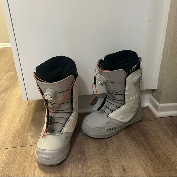 ThirtyTwo Women's Snowboard Boots Double Boa Size 10 - Picture 2 of 7